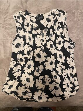 Fred David Black & White Floral V-Notch Sleeveless Top